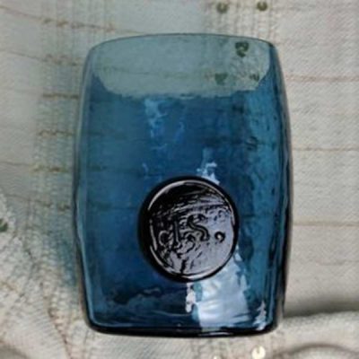 Glasgefäß dunkelblau mit Logo HS