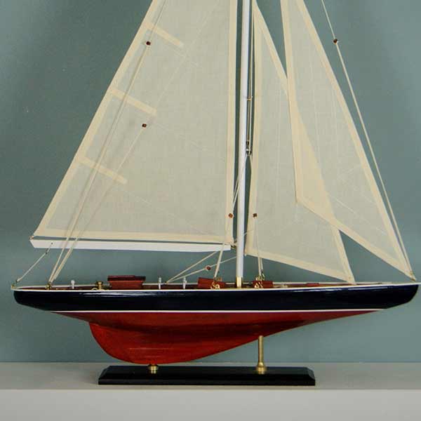Segel-Yacht perfekt für die maritime Dekoration 